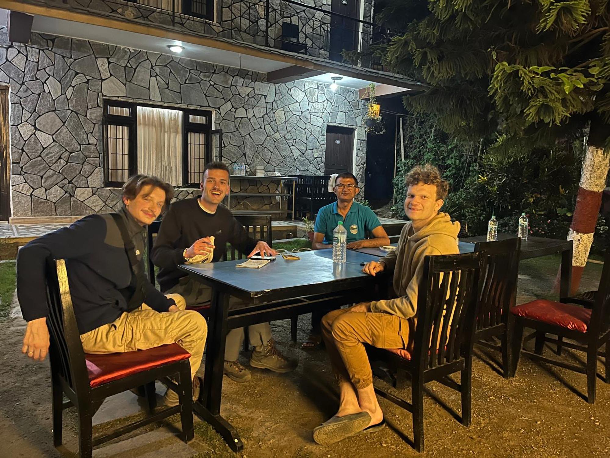Trekkers Lodge Покхара Экстерьер фото