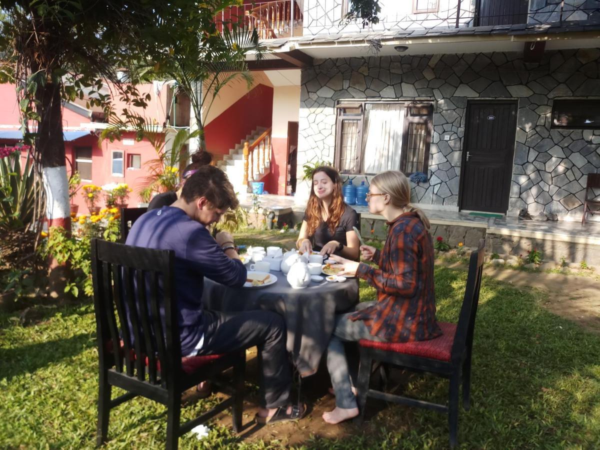 Trekkers Lodge Покхара Экстерьер фото